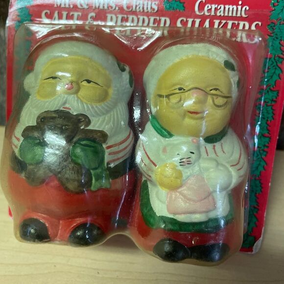 Vintage Mr And Mrs Santa Clause Ceramic Salt & Pepper Shakers RARE Christmas NIP - Picture 2 of 3